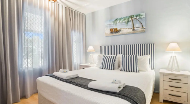 Tropical Unit with Private Fenced Garden Close to The Beach 4