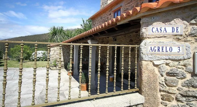 House - 3 Bedrooms - 104954, Book Hotel  