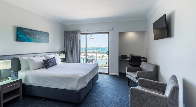 Номер Standard с видом на гавань Ocean Centre Hotel
