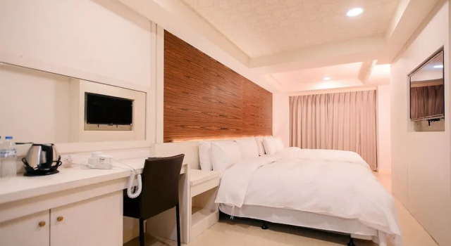 Четырёхместный номер Economy Duke Business Hotel