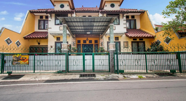 OYO 3217 The Ts Homestay, Boek Hotel Hotels in Malang met parkeren, in de buurt van Pulosari Food Court, Parkeren