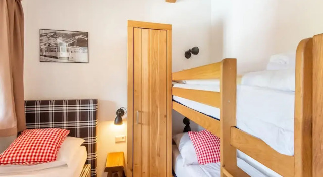Коттедж с балконом Chalet in Niedernsill near Ski Slopes