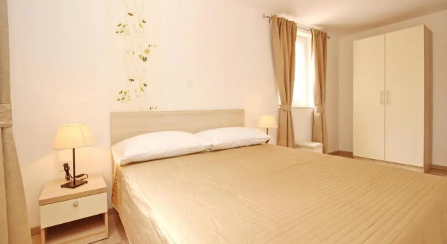 Apartments Gorica II, Varaa Huoneisto Hotellit Kvarner Islands uima-altaalla, Uima-allas