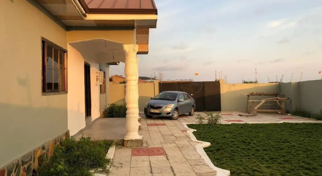 Charming 4-bed House in Kokrobite, Buchen Sie Ferienhaus Villen in Groß-Accra Region, Villa
