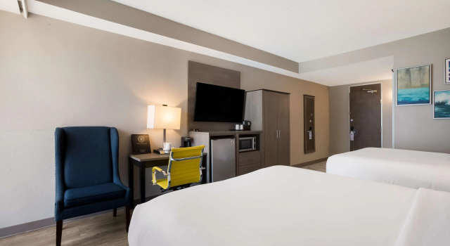 Четырёхместный номер Standard The Hub Middletown Red Bank- Best Western Signature Collection