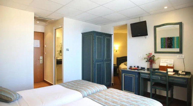 Трёхместный номер Standard с видом на море Hotel Saint Christophe