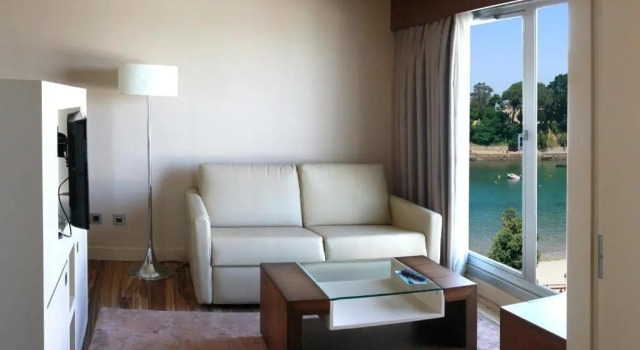 Полулюкс Hotel Portocobo