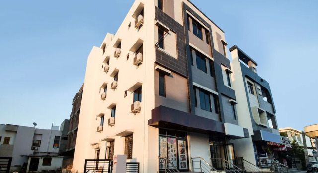 OYO 28143 Hotel Abhinam, Забронировать Отель Отели штата Раджастхана 3 звезды, 3*