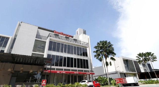 Кровать в общем номере RedDoorz Plus @ Kapuk Business Park