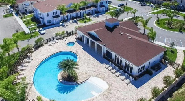 Коттедж New listing townhouse in gated community sleeps 6 10 min to Disney