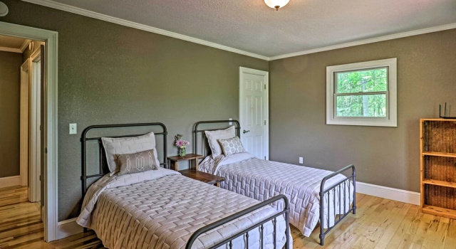 Коттедж с 3 комнатами Private Bryson City Ranch Retreat w/ Mtn Views!