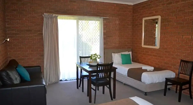 Четырёхместный номер Standard Ashleigh Court Motor Inn