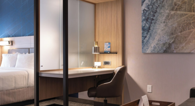 Двухместный люкс SpringHill Suites by Marriott Eau Claire