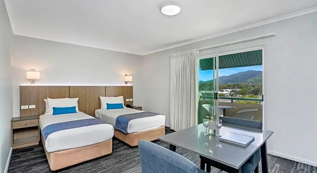 Номер Deluxe Cairns Sheridan Hotel