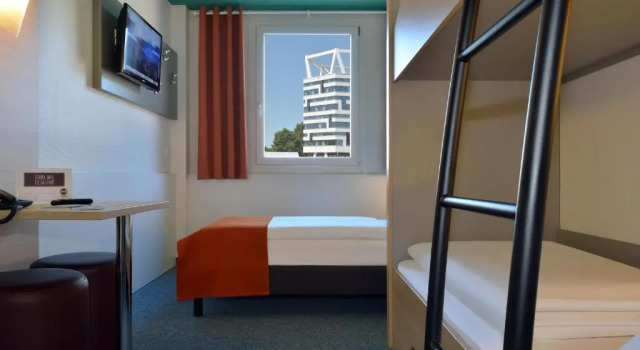 Семейный номер Standard B&B Hotel Freiburg-Nord