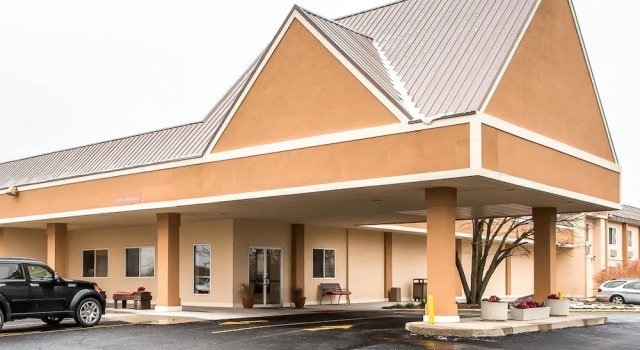 Quality Inn Morris, Rezerwuj Hotel Hotele w Illinois z basenem, Basen