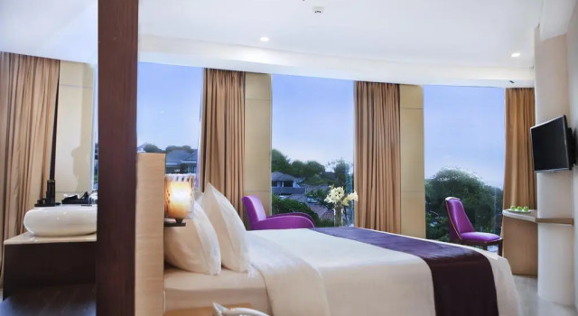 Camera Deluxe Grand Edge Hotel Semarang - CHSE Certified