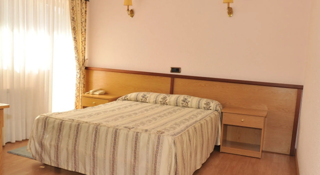 Hotel Alfar, Забронировать Отель Отели Арнуэро 3 звезды, 3*