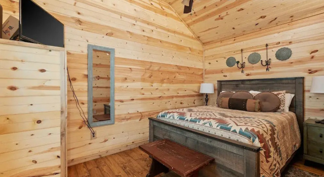 Hr 5 - The Indian 1 Bedroom Cabin by RedAwning, Rezervați Hotel Fredericksburg Texas Wine Country