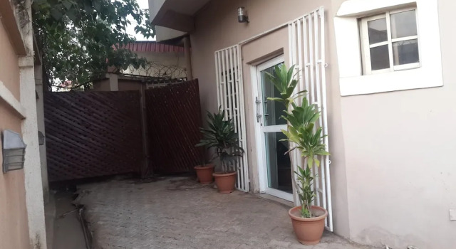M. House, Rezerwuj Pensjonat Pensjonaty w Bwari, Pensjonat