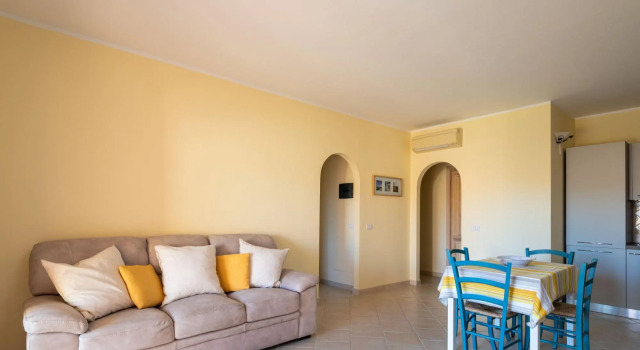 It is located on the ground floor and consists of a living area with kitchenette equipped with oven-PERLACEA 5