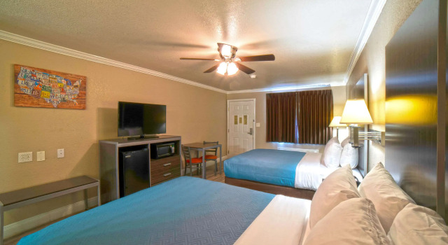 Четырёхместный номер Standard Econo Lodge Inn & Suites Corpus Christi