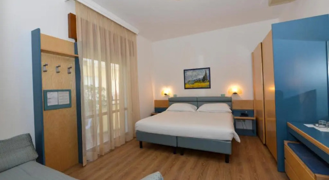 Номер Superior с балконом и с частичным видом на море Hotel Excelsior