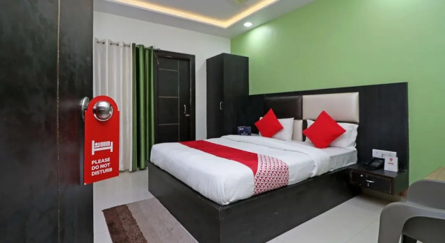 Oyo 33490 Hotel The Orient Tree