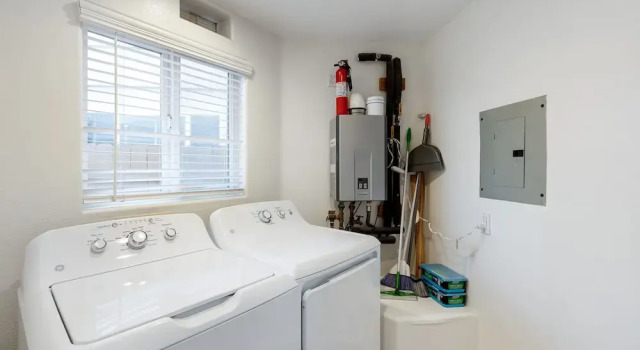 Коттедж Walk to Dining, Mission + Pacific Beach, and Bars/nightlife Private Backyard