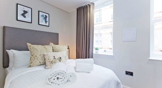 Luxury One Bedroom Apartment in Central London, Забронировать Апартаменты/квартира Лондонский Сити Лондон, рядом с Картезианский монастырь