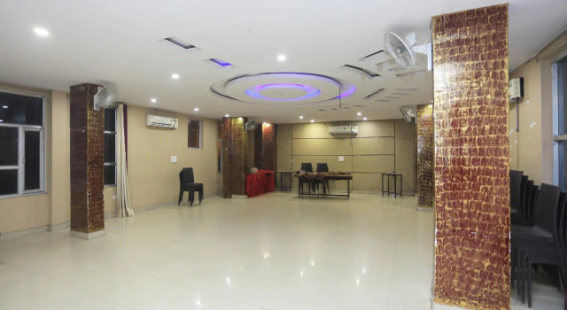 OYO 8869 Hotel-a-firoza, Забронировать Отель Хисар штат Харьяна