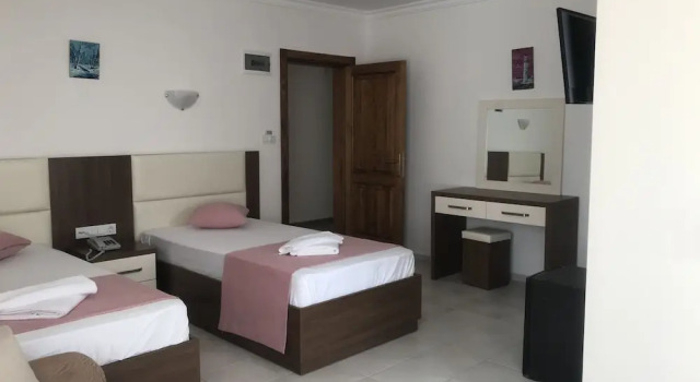 Deluxe Neljän hengen huone parvekkeella Infinity Ruby Hotel