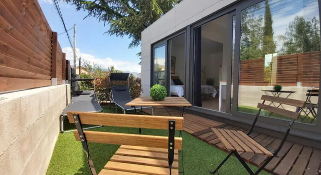 Acero y Piedra Apartamentos con jardín, Varaa Huoneisto Hotellit Madridin maakunta pysäköinnillä, Pysäköinti