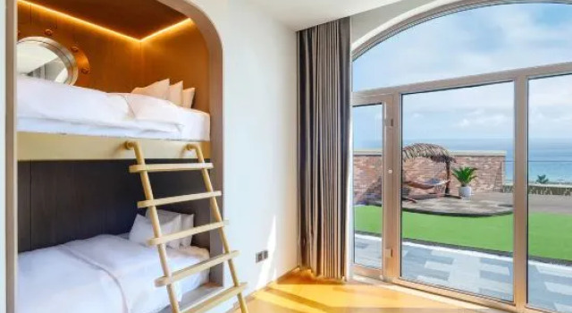 Семейный люкс с видом на море Tsingtao Time Resort Hotel