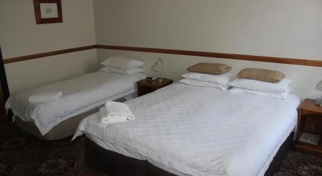 Трёхместный номер Standard Shepherds Arms Hotel