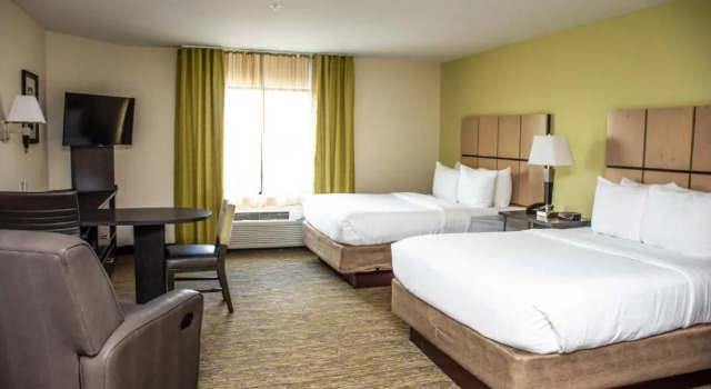 Четырёхместная студия Candlewood Suites Overland Park W 135th St by IHG