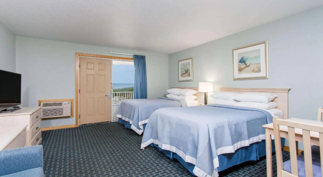 Четырёхместный номер Standard с видом на океан Days Inn by Wyndham Kill Devil Hills Oceanfront - Wilbur