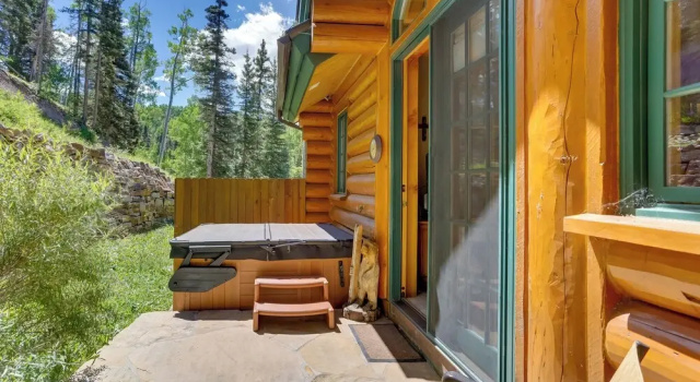 Апартаменты с 3 комнатами с балконом Ski-In/Ski-Out Mountain Village Condo w/ Hot Tub