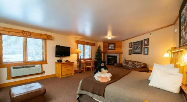 Люкс с видом на воду Spearfish Canyon Lodge