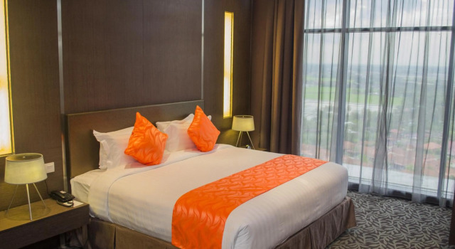 Grand Alora Hotel