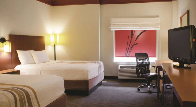 La Quinta Inn & Suites Atlanta-Paces Ferry/Vinings, Boek Hotel Hotels in Georgia met parkeren, Parkeren