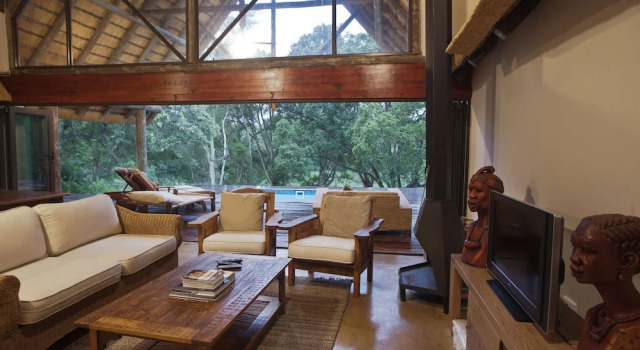 Коттедж Luxury с балконом Rhino River Lodge