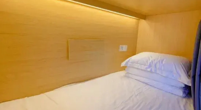 Кровать в общем номере (мужской номер) с видом на город UTHHOME Youth Hostel (Chongqing Jiefangbei Hongyadong)