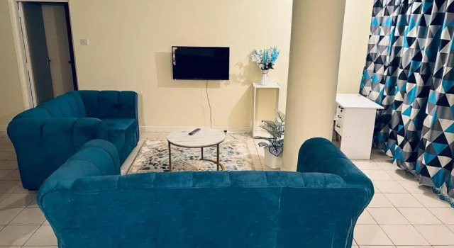 Swan Lakefront Apartment with High Speed WiFi,Netflix & Free Parking