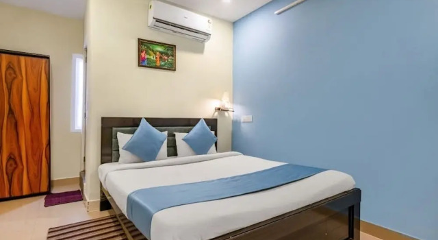 iROOMZ KSR Luxury Rooms