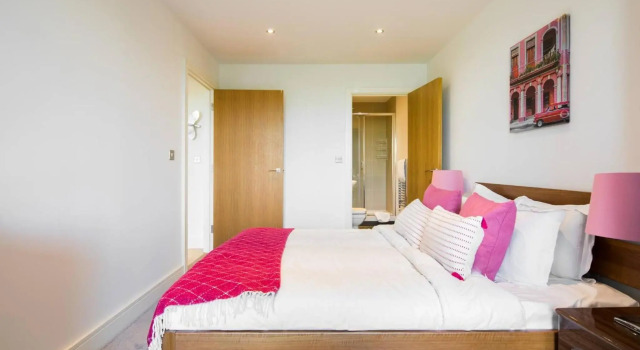 Greenwich Riverside 2 bed apartment Sleeps 6, Varaa Huoneisto Asunnot kohteessa Merseyside, Huoneisto