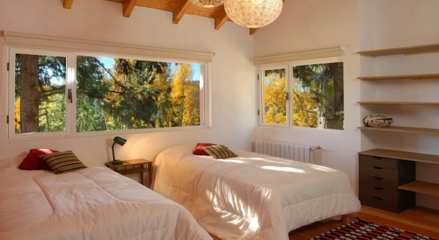 4Bed4.5Bath House Great Lake Views HV3