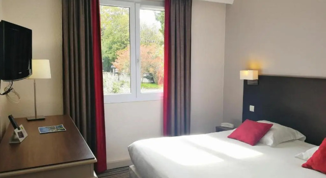 Номер Superior Logis Hôtels- Hôtel et Restaurant Domaine de Fompeyre