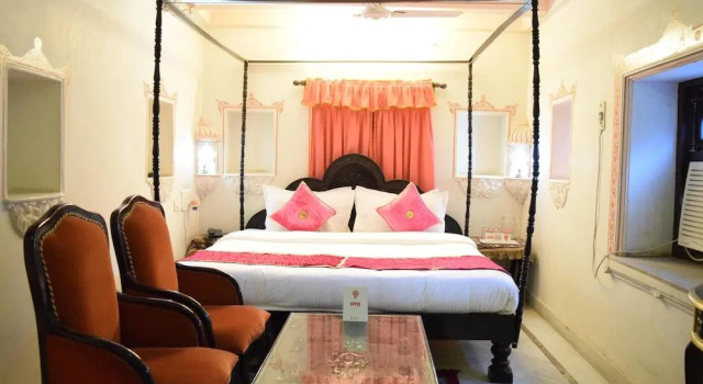 Shree Jagdish Mahal Heritage Hotel, Забронировать Отель Удайпур штат Раджастхан, рядом с Vintage Collection of Classic Cars