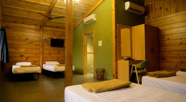 Кровать в общем номере Sai River Resort
